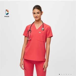 Catarina™ One-Pocket Medium Scrub Top Pride Hibiscus